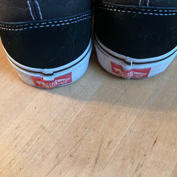 Vans - Picture 6 of 8